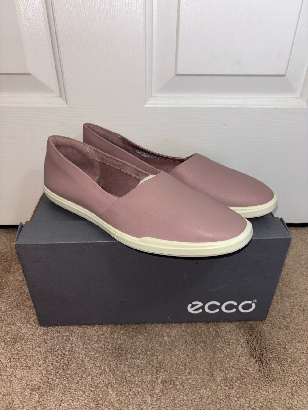 NIB Ecco Women’s Slip On Sneaker Size 10 EU 41 Rose Blush Pink